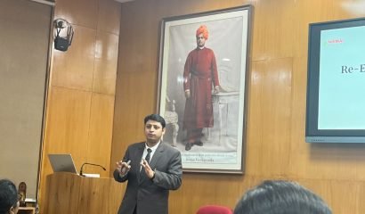 Dr. Prashant Jain delivering a lecture at the International Conference on Medicinal Plants at Kirori Mal College, University of Delhi